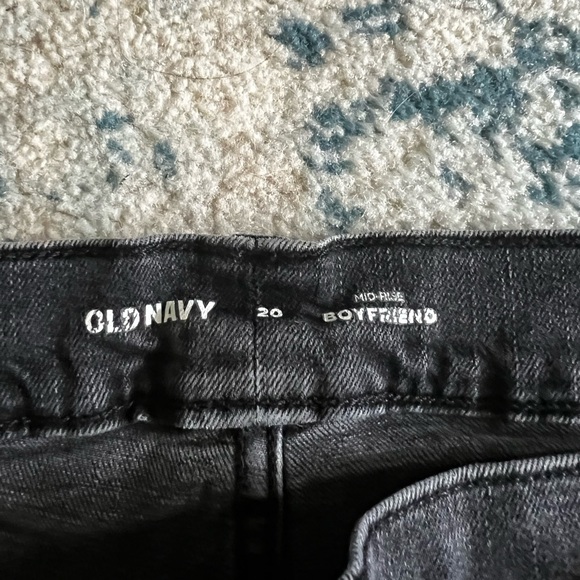 Old navy grey Mid rise Boyfriend jean shorts - Picture 5 of 6